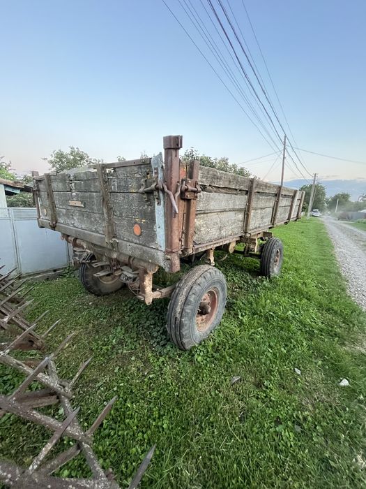 Трактор ЮМЗ 6 з прицепом, культиватором і марком