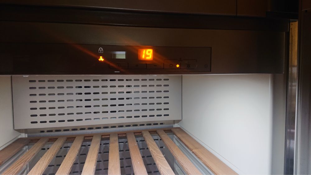 Chłodziarka na wino Miele Kwl 4912