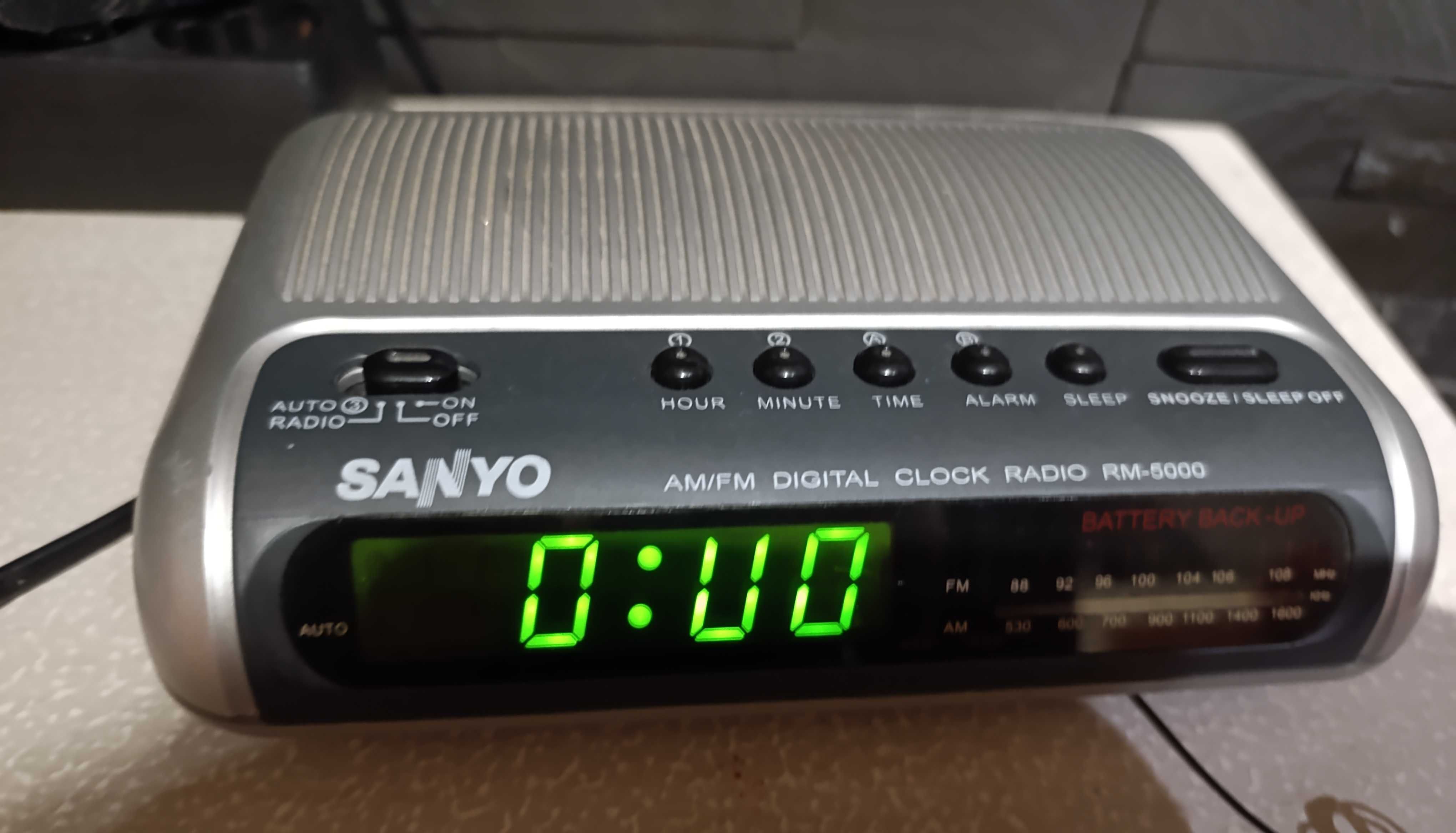 2 Rádios Despertadores Sanyo e  Panasonic RC.7000 -Ver descriçãpo