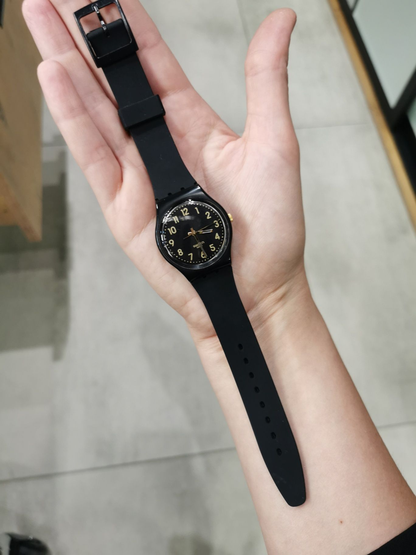 Zegarek swatch gent czarny złote indeksy