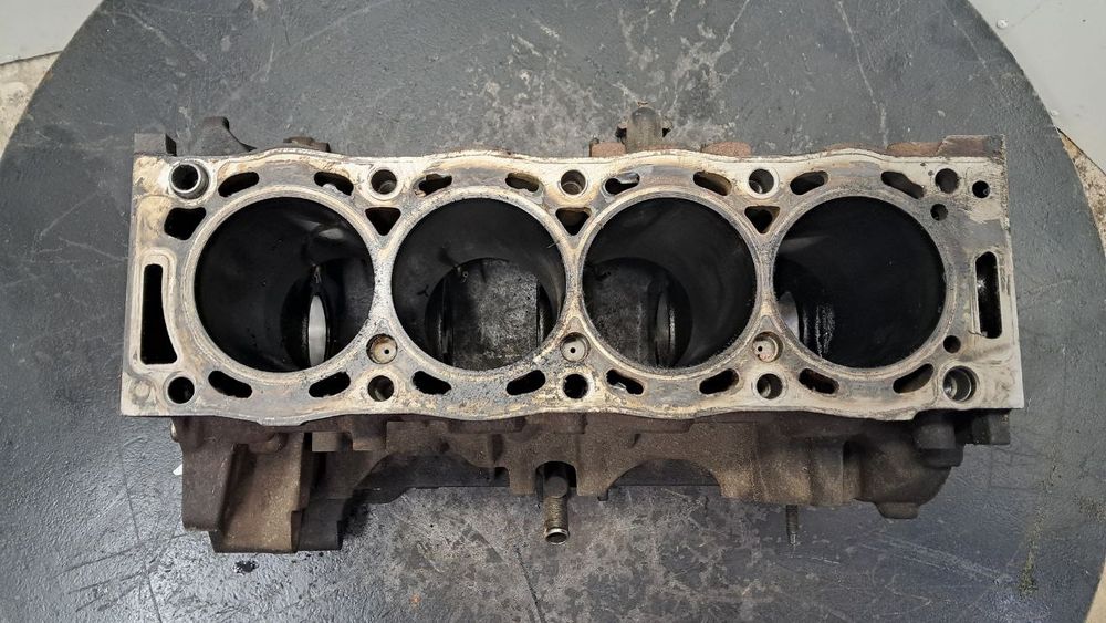 Блок двигателя Peugeot 308 2.0 HDI 2008 PSARHR 040680330