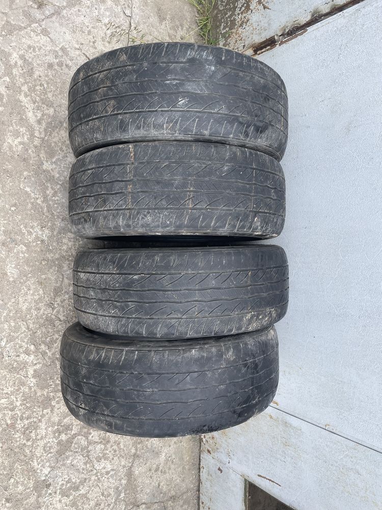 Продам комплект шин Dunlop 215/45R18 лето.
