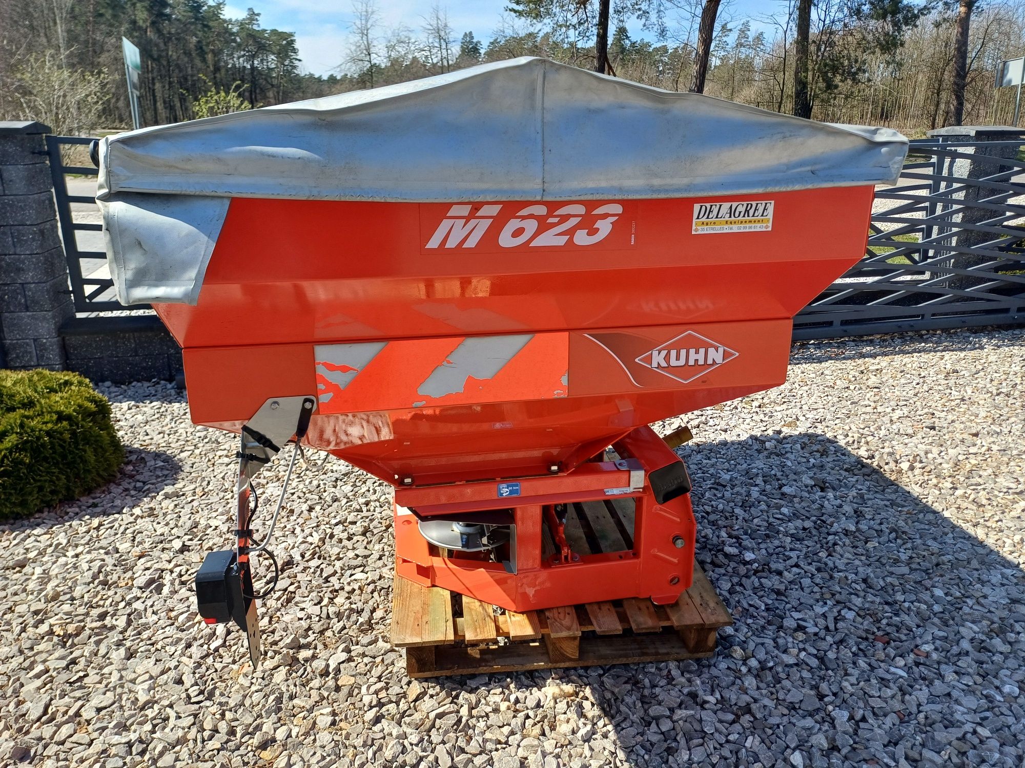 Rozsiewacz nawozu rauch kuhn mds 935M ładny rozsiewacz