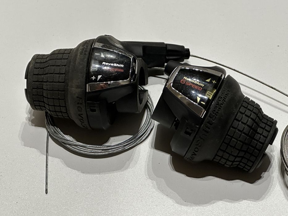 Komplet gripów Shimano Revoshift 3x6 s + 6 s. 3 gripy