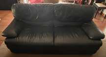 Vendo dois sofas em pele azul marinho