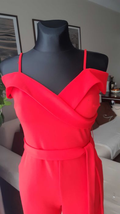 elegancki, czerwony kombinezon Mohito rozm. S