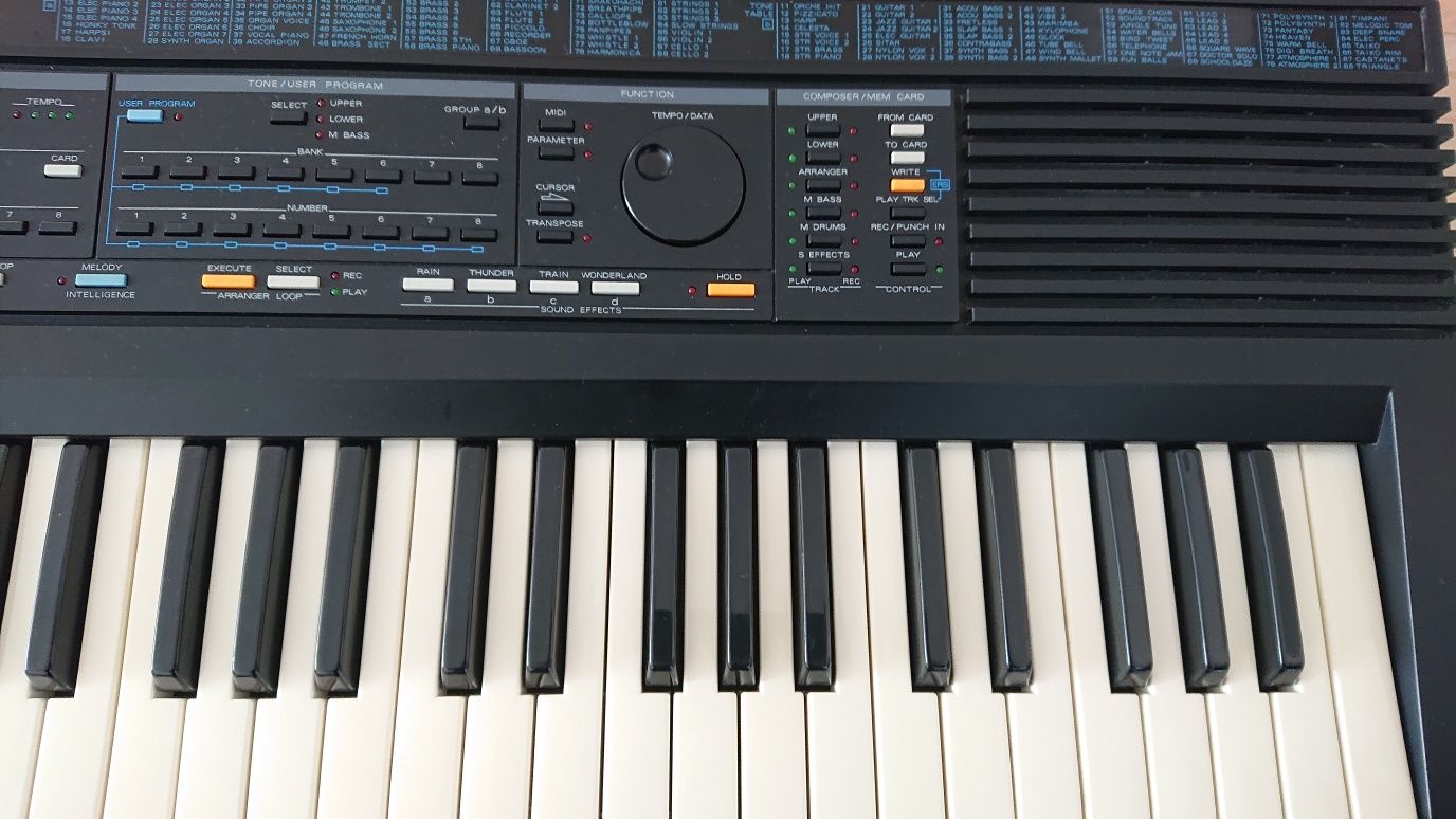 Roland E30 inteligent synthesizer