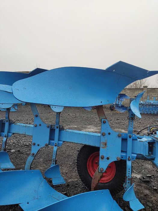 Плуг Lemken Euro Diamant 10 On-Land 8 корп. Плуг Lemken Diamant 11 7+1