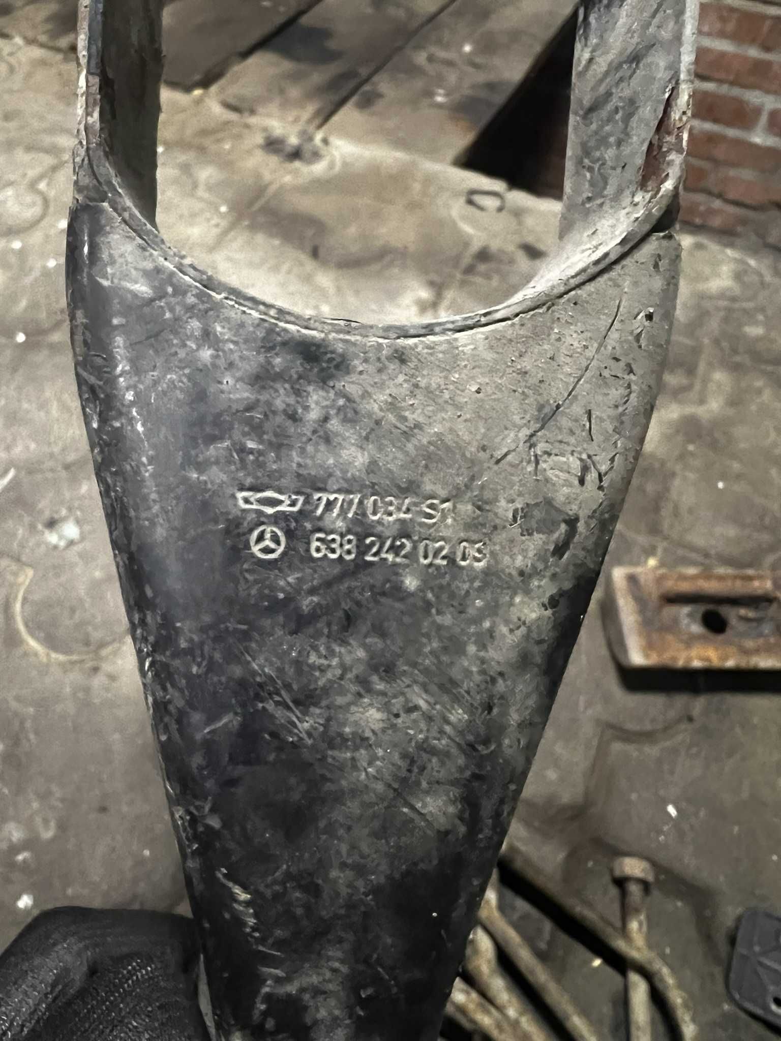 Подушка двс нижняя задняя Мерседес Вито 638 ом 611 Б/У