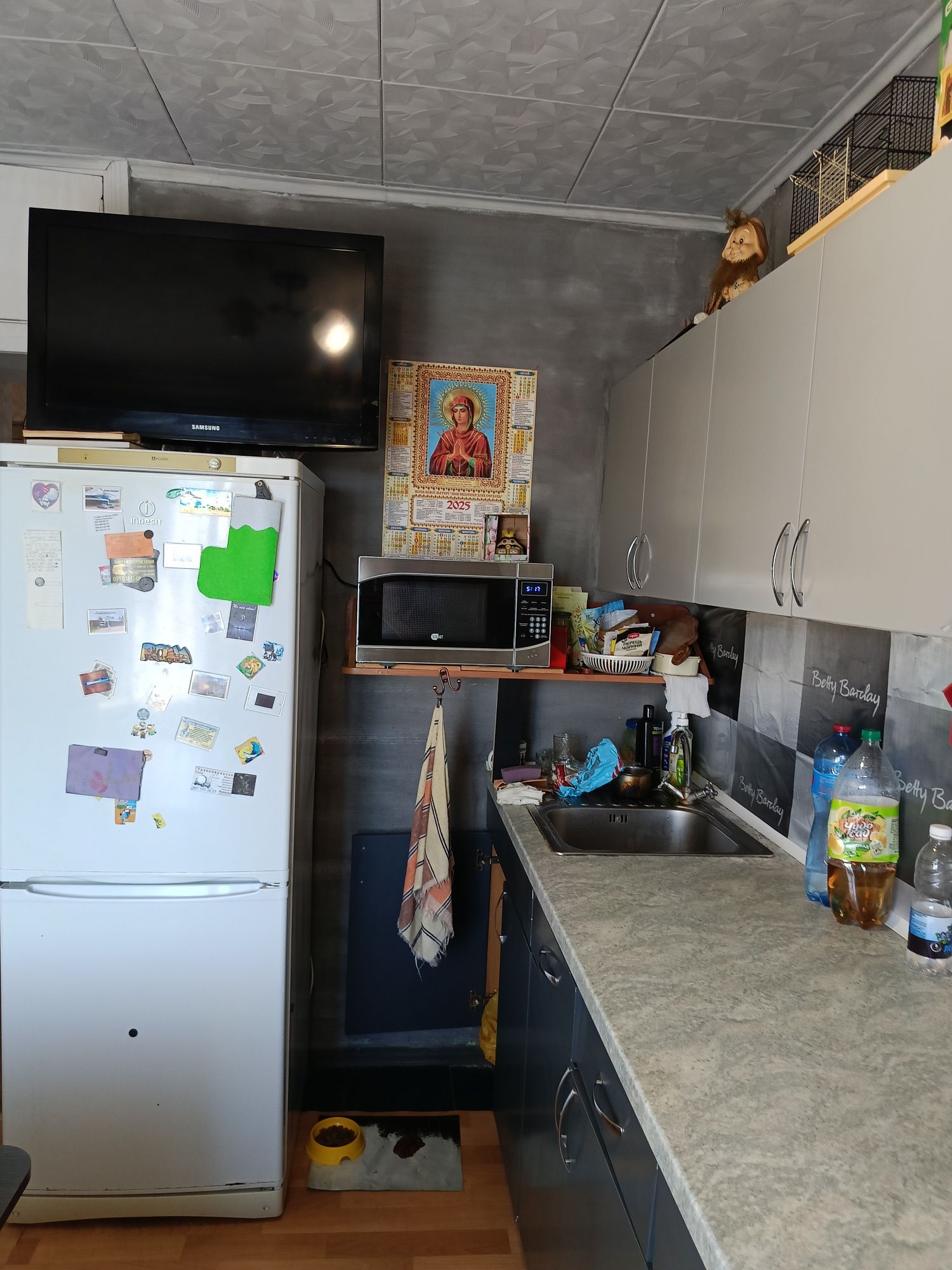 Продам 2 квартиру, частково  меблі, власна кладовка, вул.Г.Сталінграда