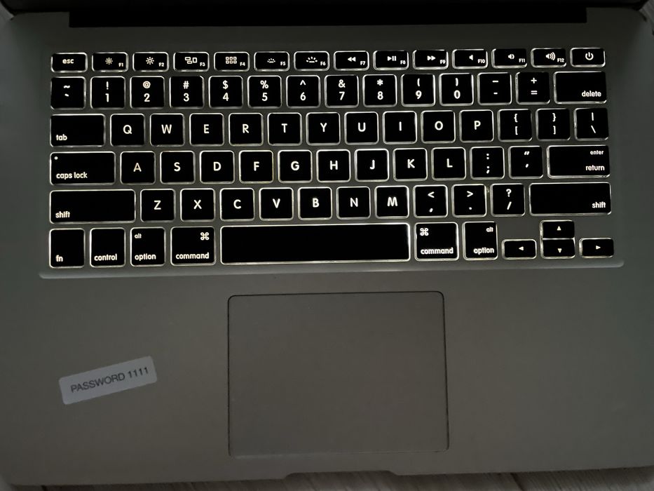 13" Macbook Air 2017 (2018) i5/8/128gb в робочому стані