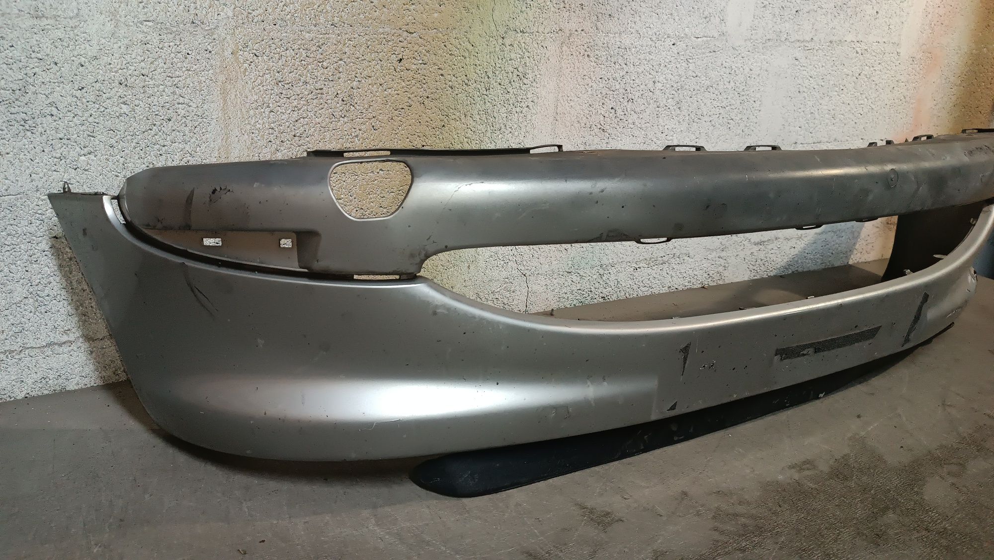 Vendo parachoque de frente Peugeot 206 HDI ano 2001/02