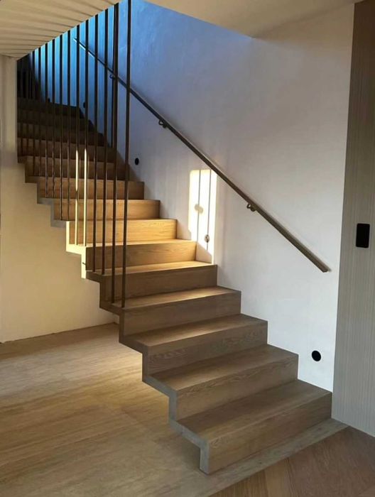 Schody drewniane Wielkopolska samonośne na beton