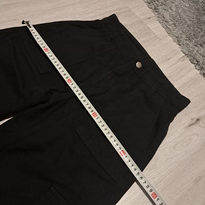 Damskie jeansy czarne z wysokim stanem i z sześcioma kieszeniami