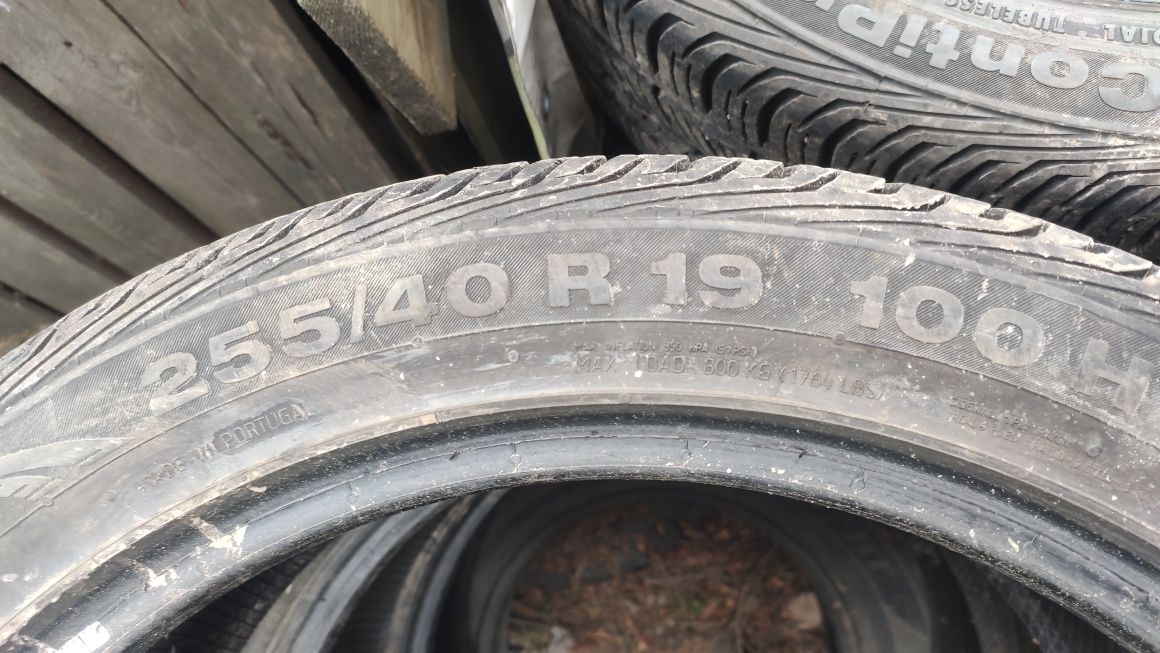 225/40R19 continental