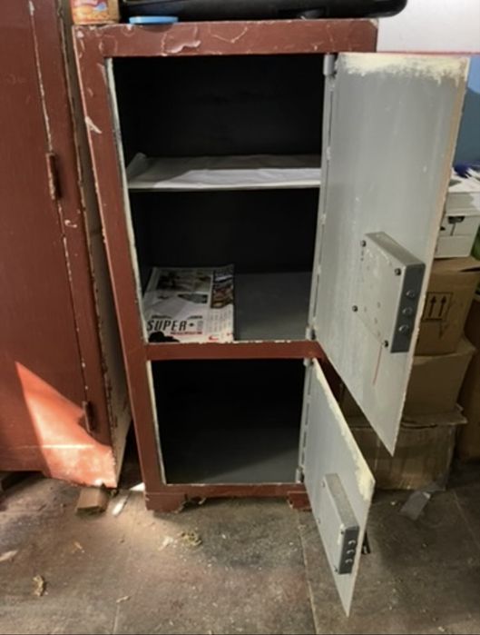 Металеві сейфи б/у