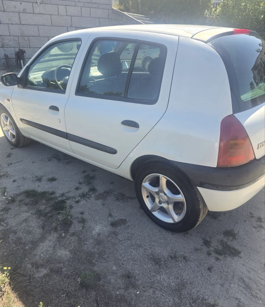 Renault Clio II Diesel- 1.9 D RXE (muito bem estimado)