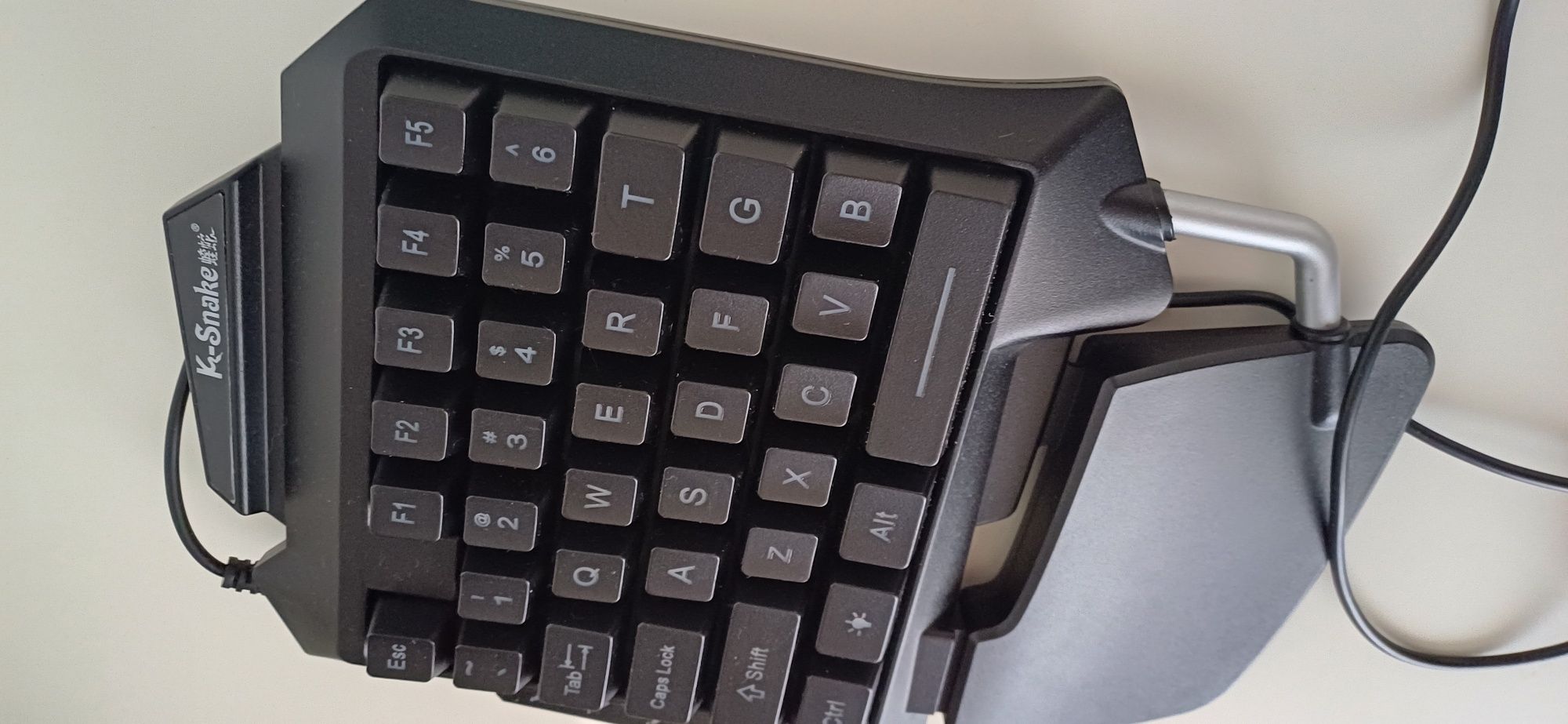 Teclado Gaming semi novo