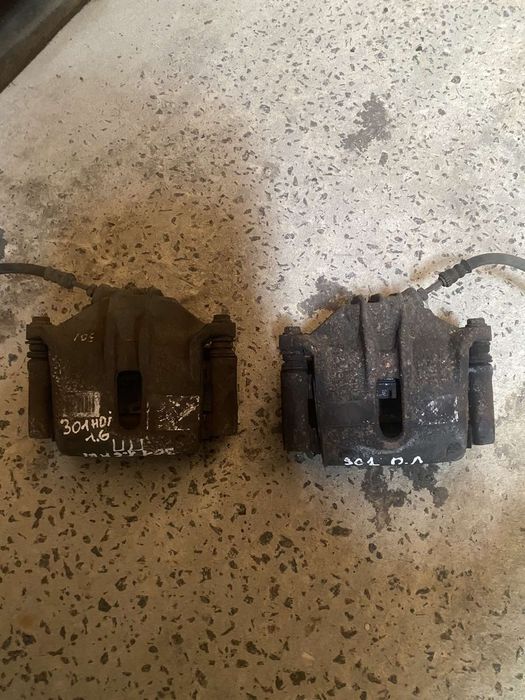 Супорт передній Пежо 301 дизель 1,6