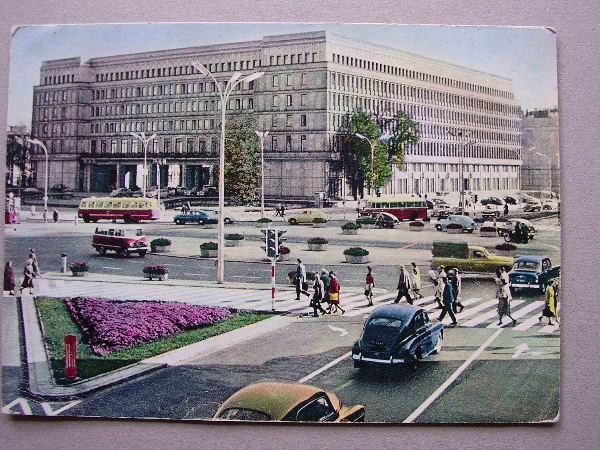 Stara pocztówka z prl- u Warszawa Dom Partii