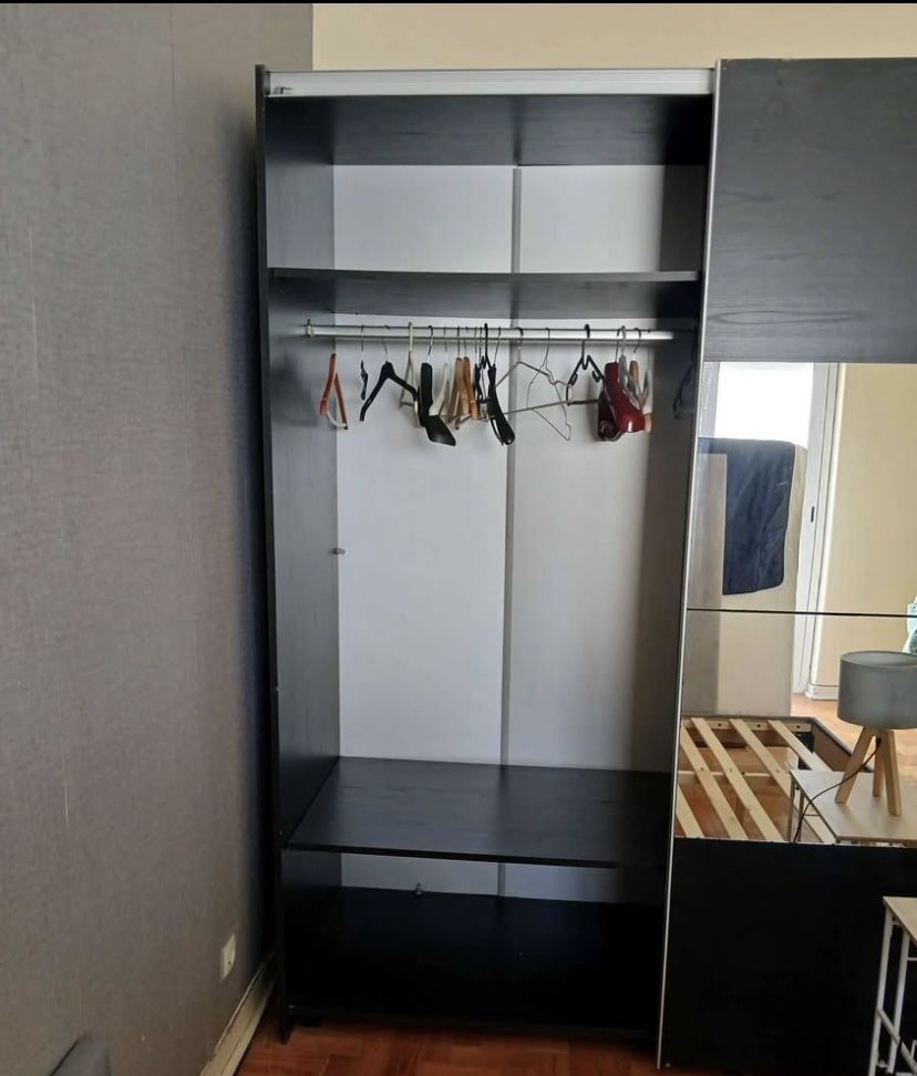 Roupeiro grande com portas de correr