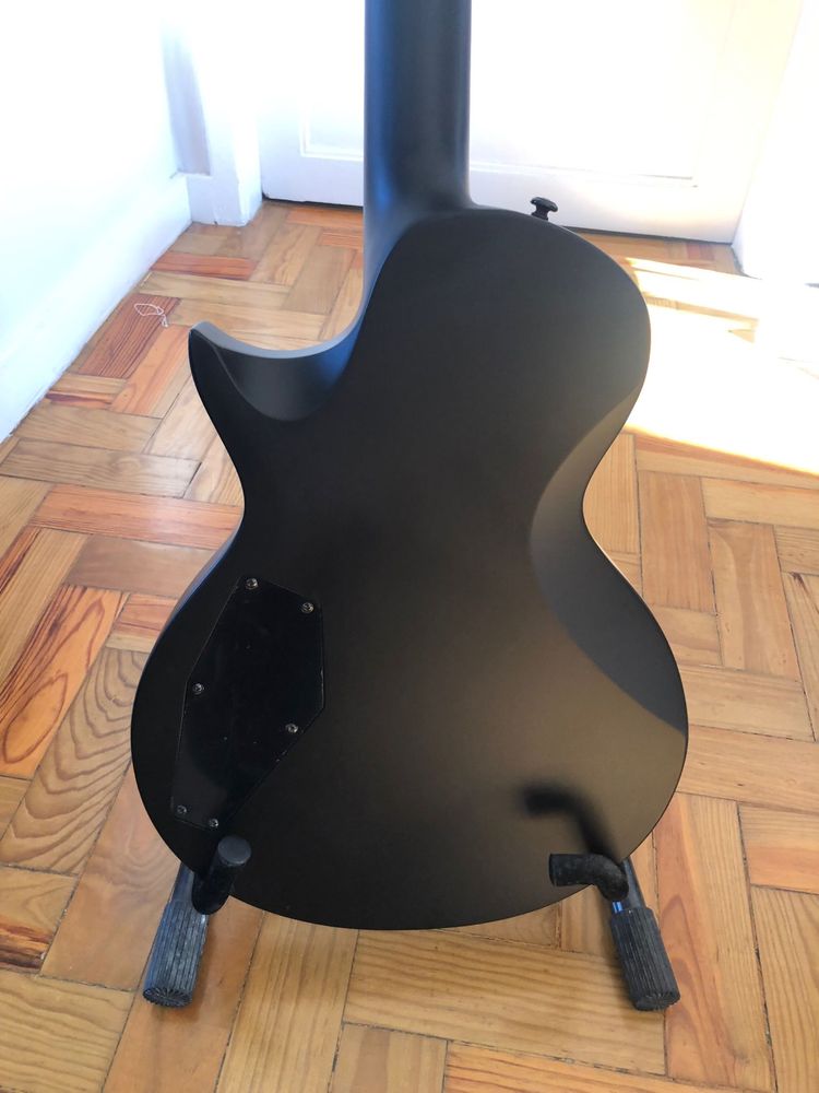 ESP LTD EC Black Metal com hardcase