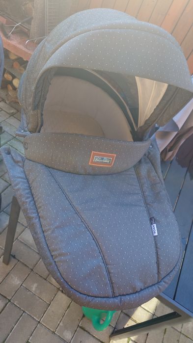 Wózek na dużych kołach pompowanych