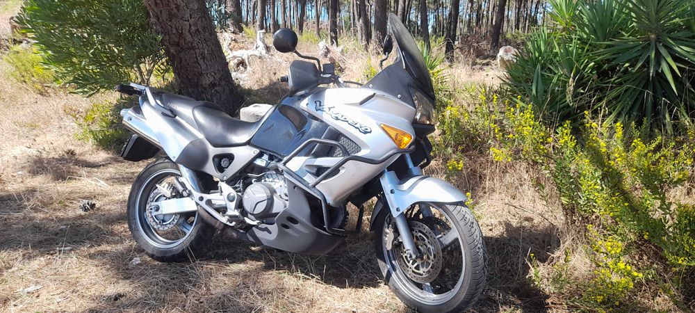 Honda Varadero 1000, acidentada, a circular