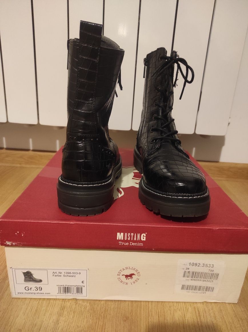 MUSTANG Botki trapert sznurowane 39