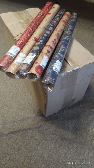 Папір подарунковий крафтовий.