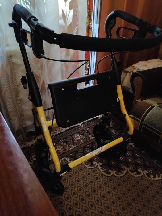 Ходунки роллерні складні.