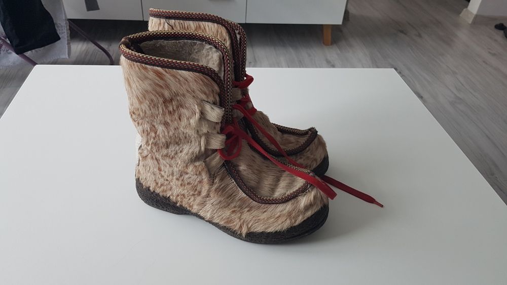 Buty z sierści zwierzęcej, buty regionalne