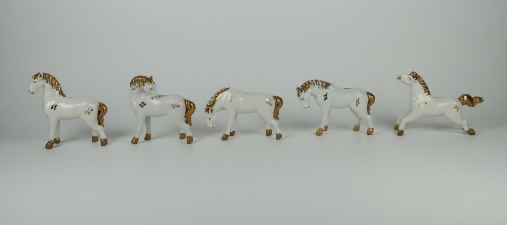 Conjunto de 5 cavalos em porcelana