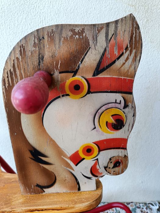 Cavalinho baloiço muito antigo