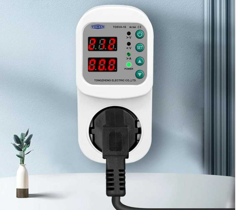 Захисне реле напруги, відсікач напруги в розетку 16А  TOMZN