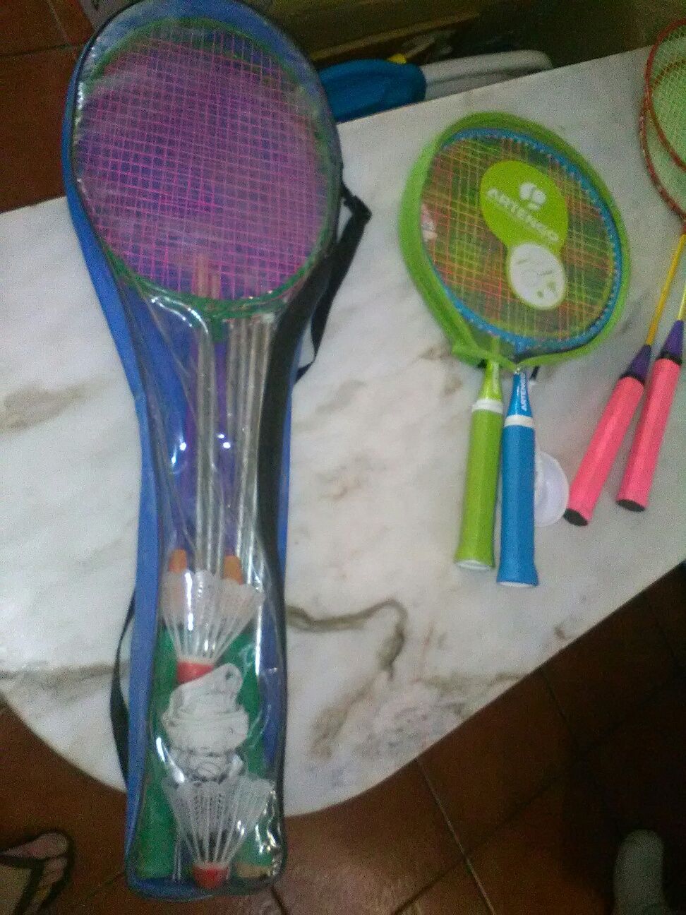 Conjunto de Raquetes e Acessórios Diversos de Badminton