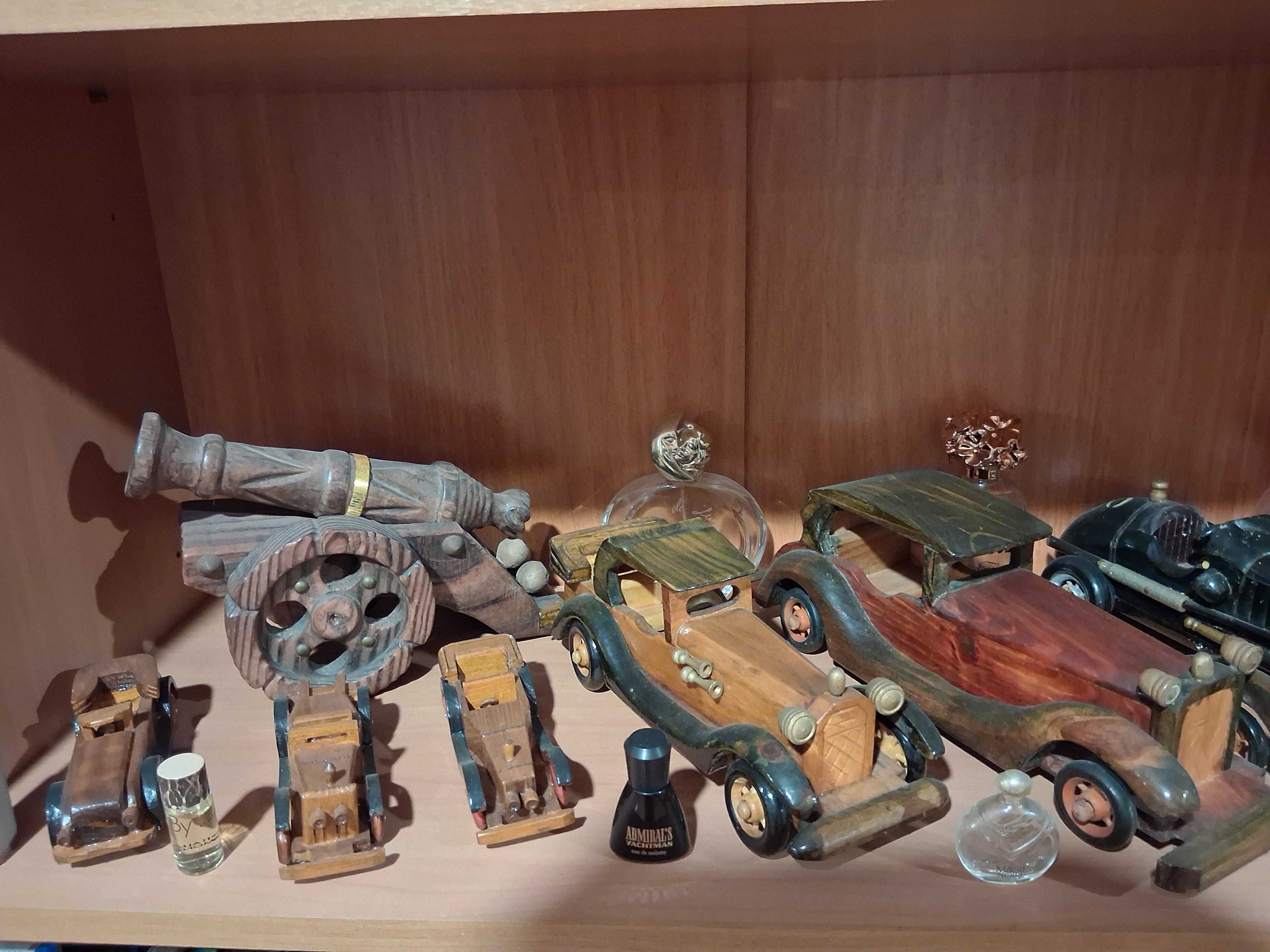Colecção de Carrinhos de Madeira