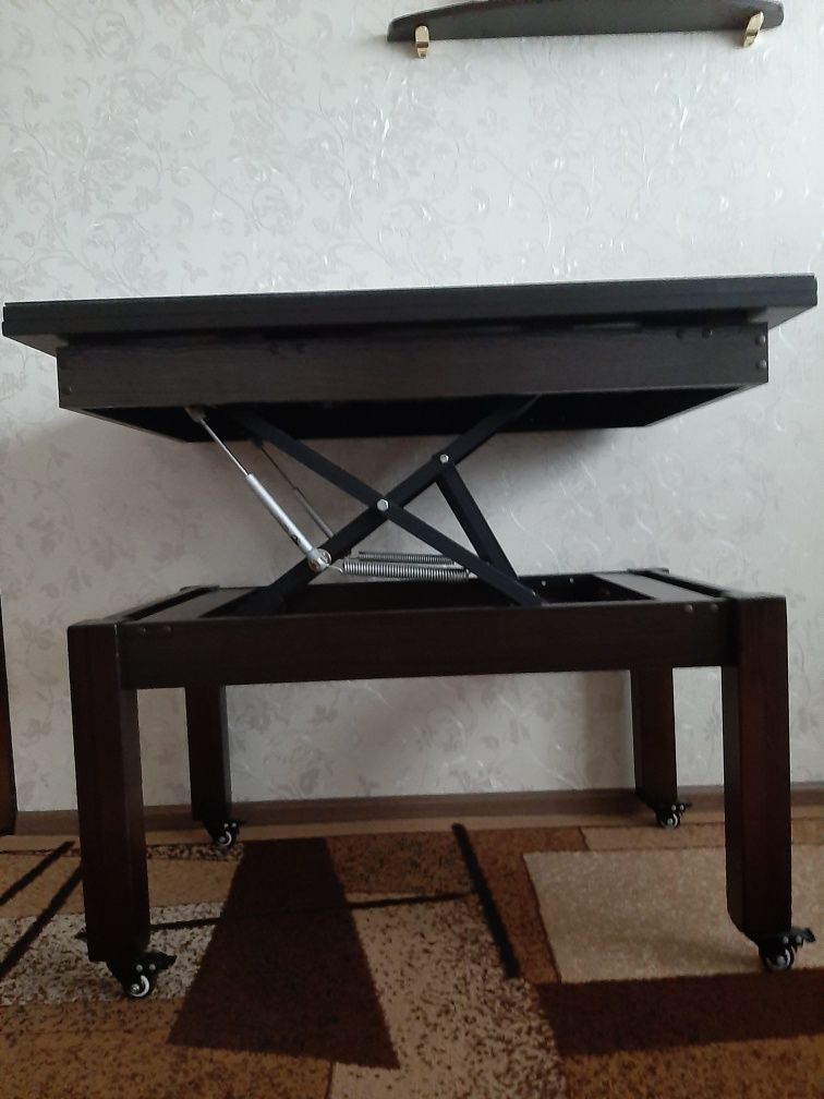 Стіл трансформер на роликах