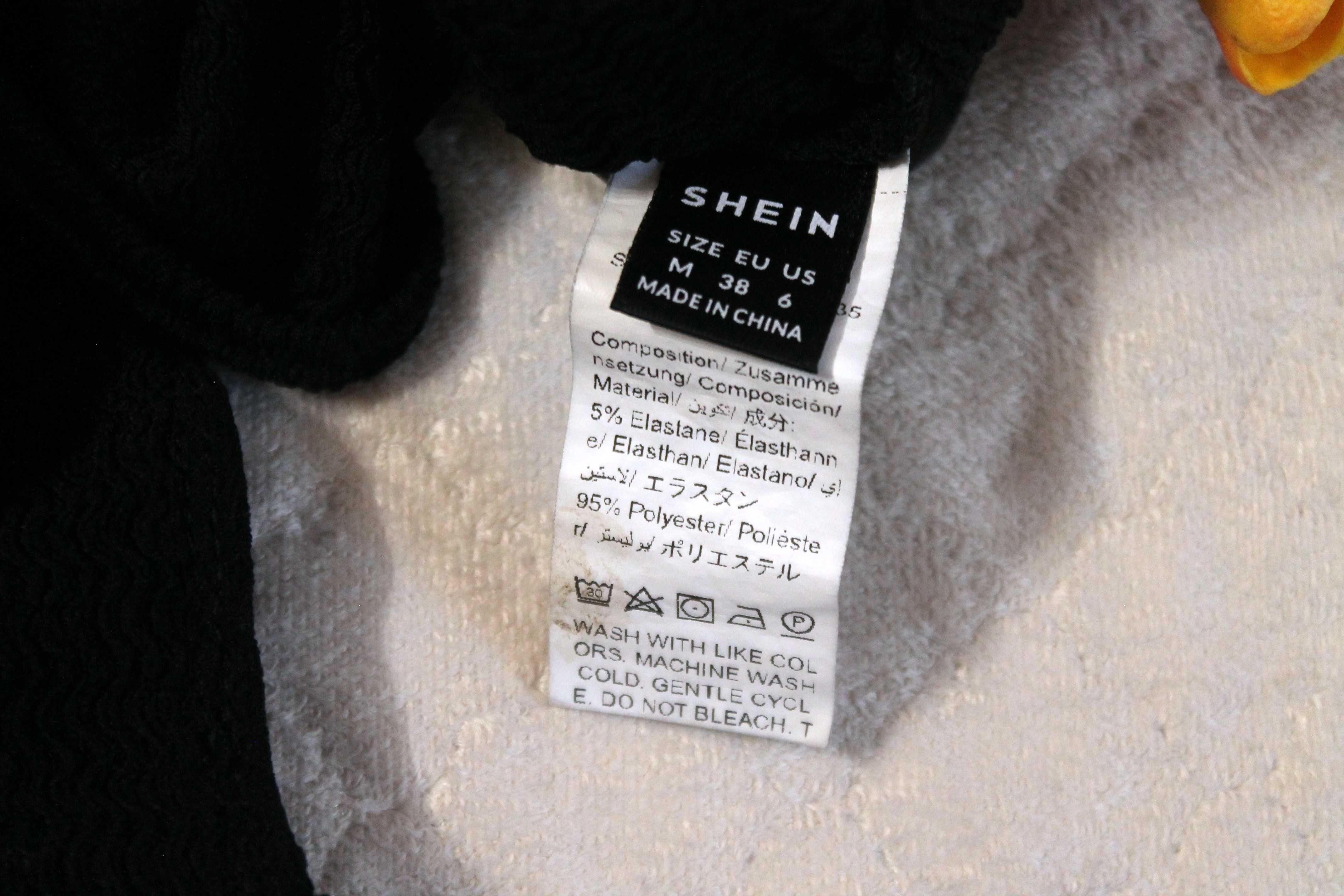 Shein Asymetryczne Czarne Body Tłoczony Materiał Rękaw Falbanka S/M
