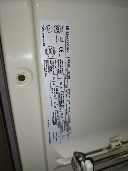 Frigorífico trivalente Electrolux com congelador separado para autocar