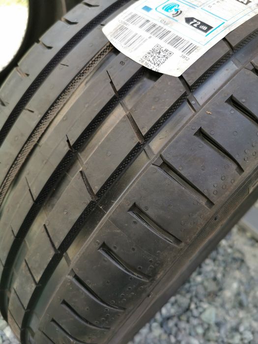 Nokian powerproof 235/45 ZR 17
