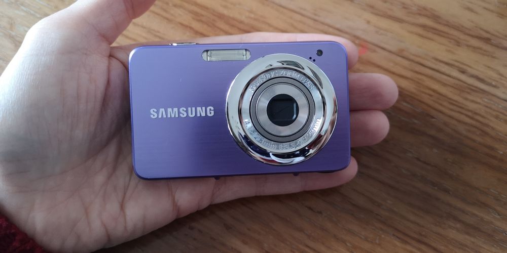 Maquina fotográfica digital Samsung ST30 roxa
