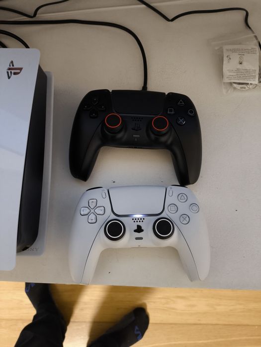 Playstation 5 - 1 TB com leitor de discos e dois comandos Dualsense