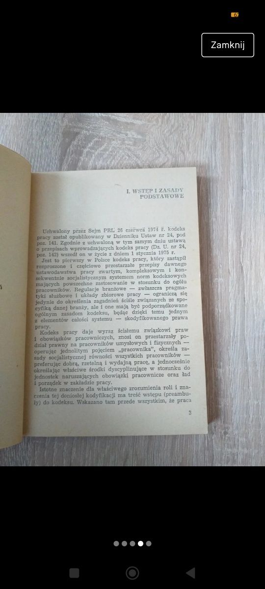 Książka z 1975 r "Kodeks pracy krótkie vademecum Krąkowski