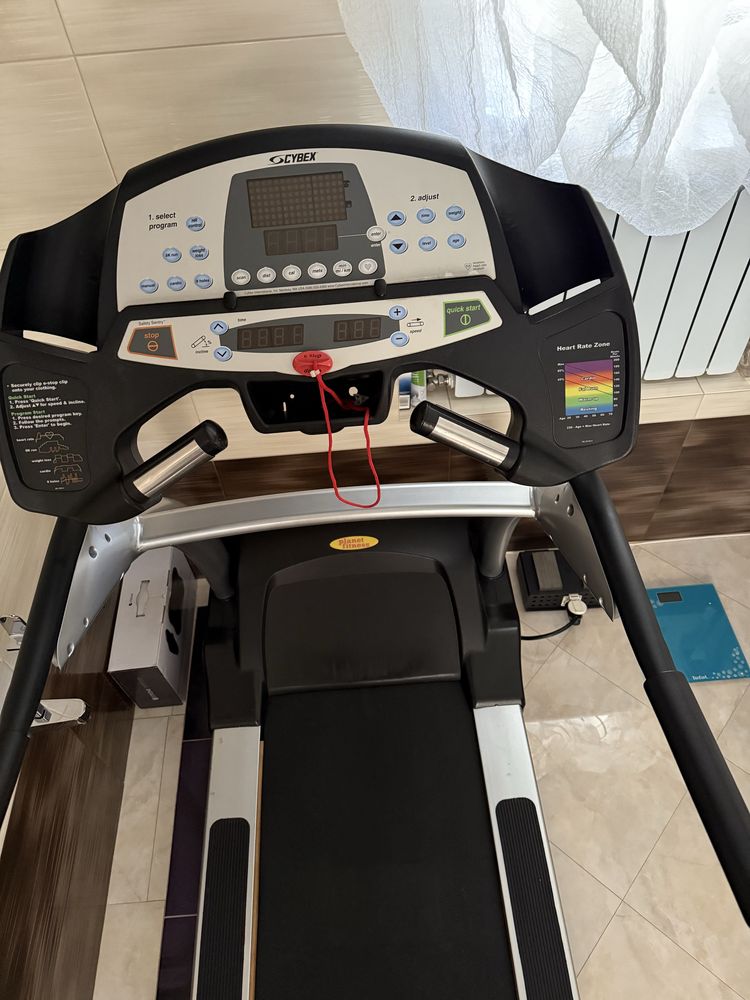 Продам беговую дорожку фирмы Cybex