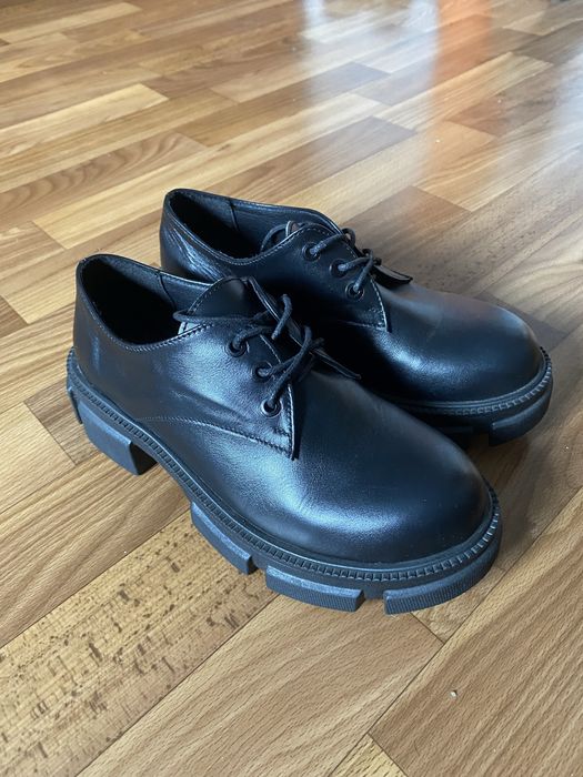 Жіночі шкіряні лофери