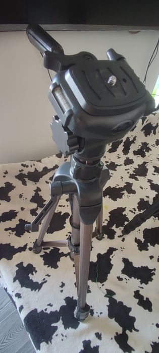 Продам два штатива hama star