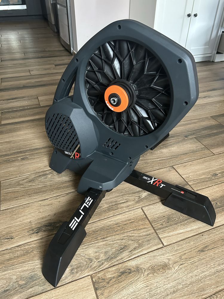 Trenażer interaktywny Elite Direto XR-T + Zwift COG