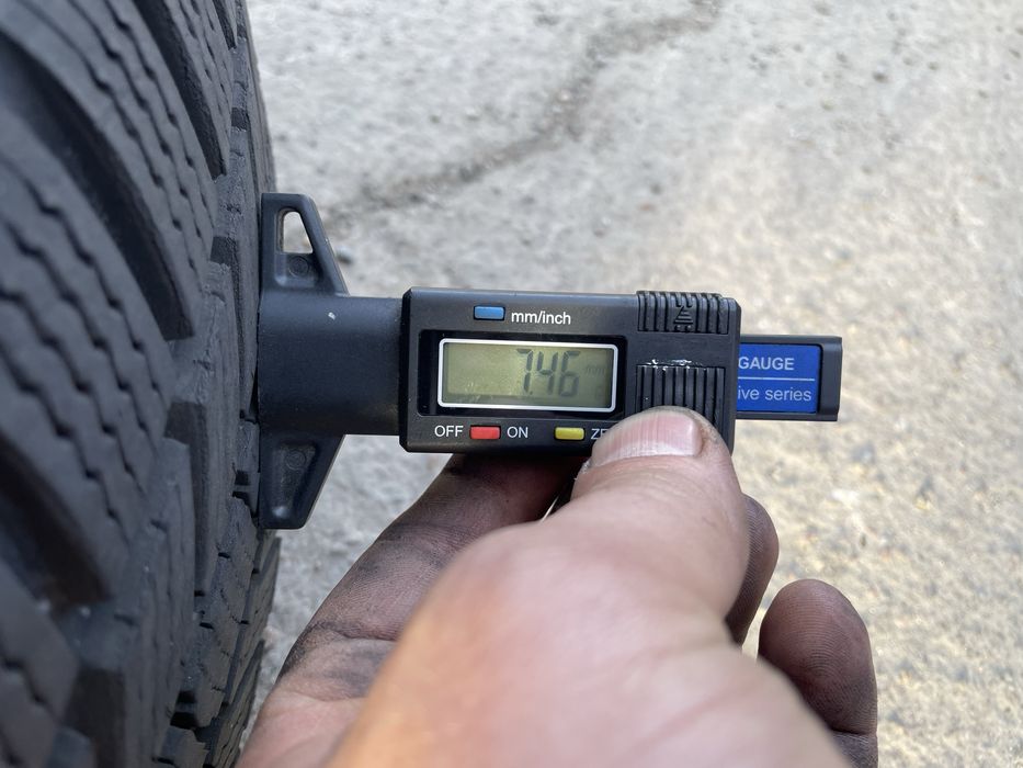 Практично нові зимові шини Continental 215/65 R17