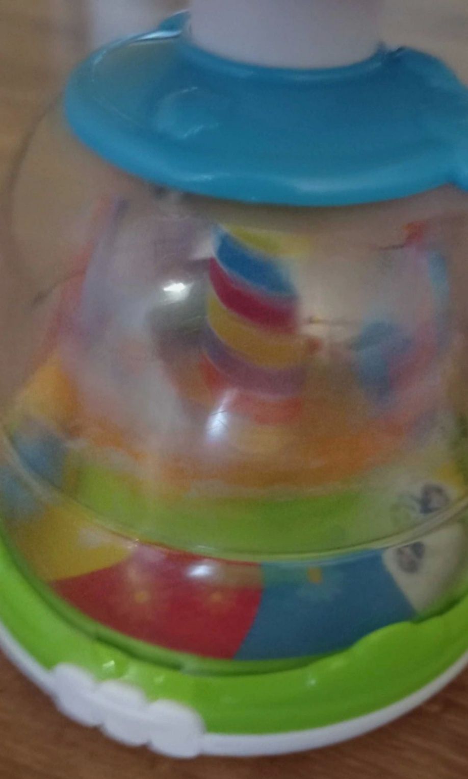 Baby Clementoni kolorowy bączek 9m plus karuzela ze zwierzętami